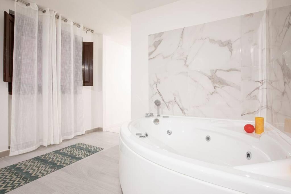 Unforgettable Split Level Jacuzzi Suite Navona - Top Collection Róma Kültér fotó